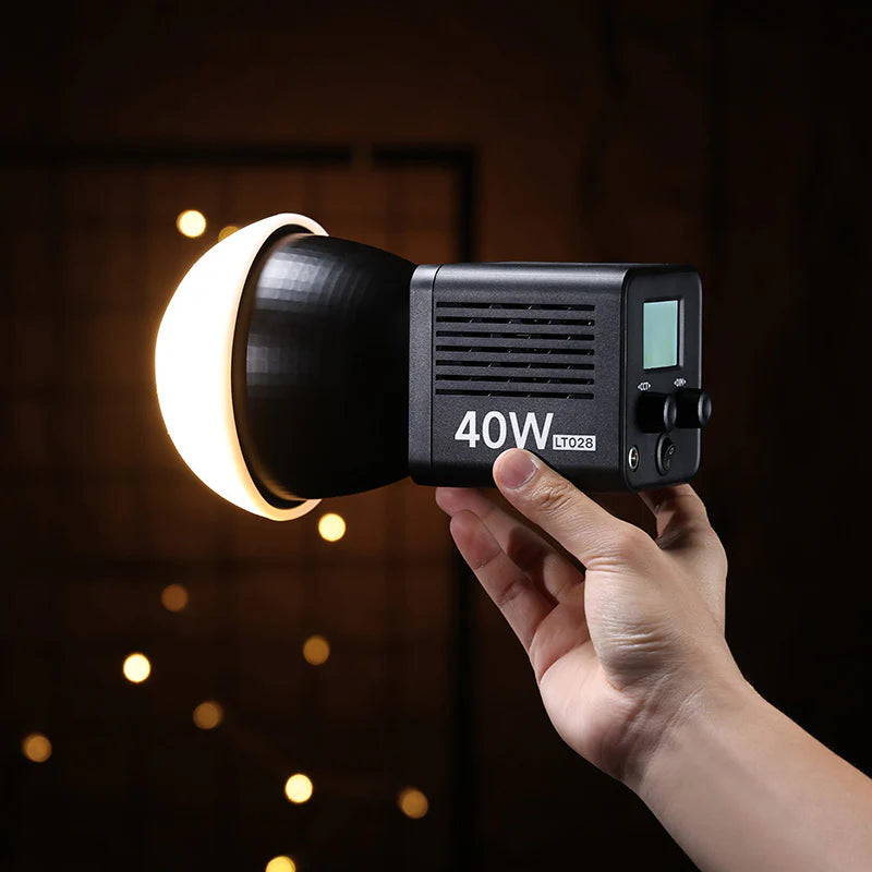 Luz LED COB Ulanzi L024 40W RGB – Foco Portátil de Alta Potencia con Batería Integrada y Montura Mini Bowens