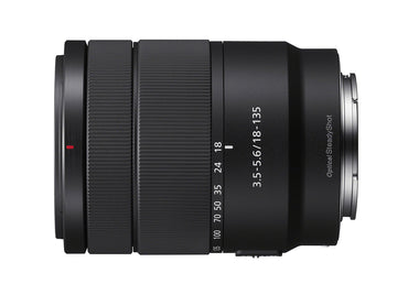 Lente Sony E 18-135mm f/3.5-5.6 OSS – Zoom Todo Terreno de Alta Ampliación con Estabilizador Óptico para Montura E (APS-C)