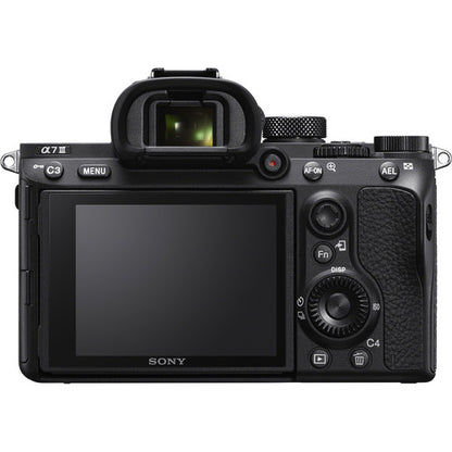 Combo Cámara Sony A7 III Kit Lente 28-70mm + Memoria 64 GB + Estuche